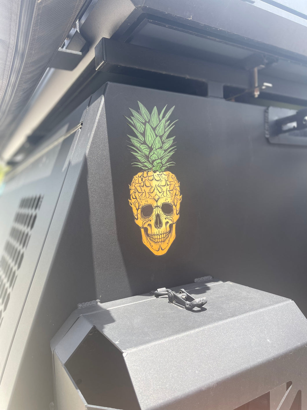 TPE Pineapple skull sticker - Extra large